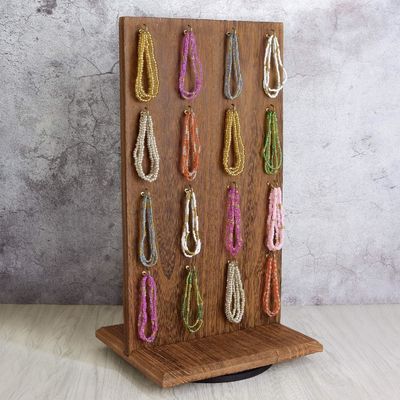 Función de ahorro de espacio 9 W X 7.5 D X 16.5 H Muestra de joyería de madera con 32 ganchos