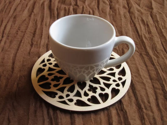Coasters de rosetas de madera únicas para tazas de café en abedul natural y diseño rústico gótico