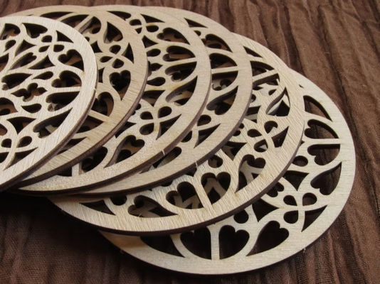 Coasters de rosetas de madera únicas para tazas de café en abedul natural y diseño rústico gótico