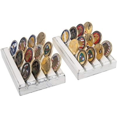 Pintado de color marrón 4 filas de madera quemada Desafío Militar Moneda Display Holder Stand 4x6x1 pulgadas
