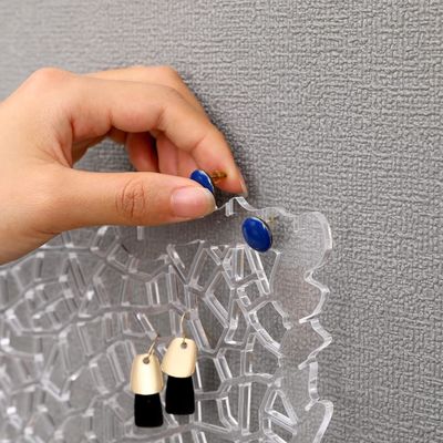 Diseño funcional Estante flotante de madera pantalla de pendientes acrílicas para logotipo personalizado