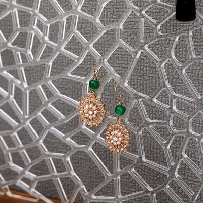 Diseño funcional Estante flotante de madera pantalla de pendientes acrílicas para logotipo personalizado