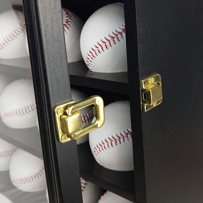 Cabinet para almacenar objetos de recuerdo deportivos