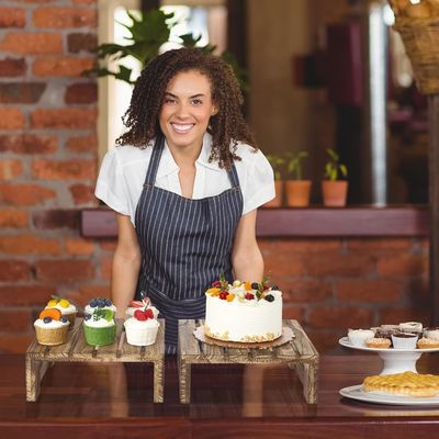 Rustico Marrón de madera quemada Stand de pastel de madera postre buffet display por los clientes