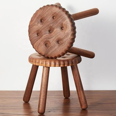 Delices de niños pequeños taburetes de madera personalizados en forma de galleta hechos de madera de haya y nuez