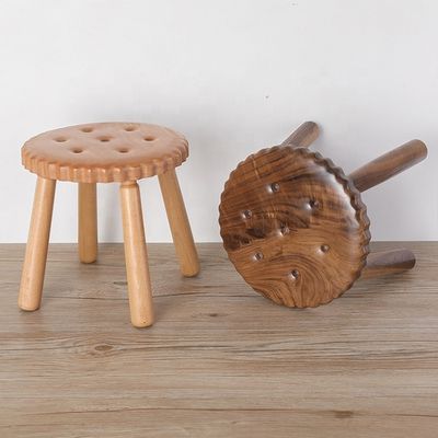 Delices de niños pequeños taburetes de madera personalizados en forma de galleta hechos de madera de haya y nuez