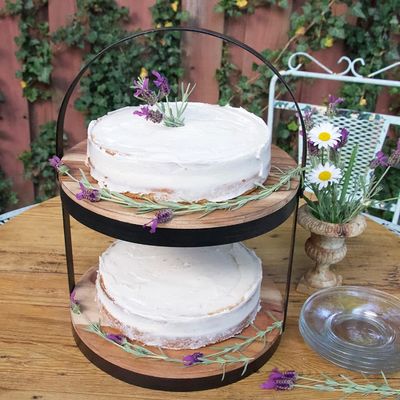 Como su petición de 2 Tier de madera de servir bandeja con soporte de metal de la tarta de postre pantalla