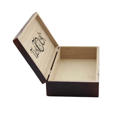 Logotipo y color personalizables Casilla de cigarrillos de madera con acabado barnizado