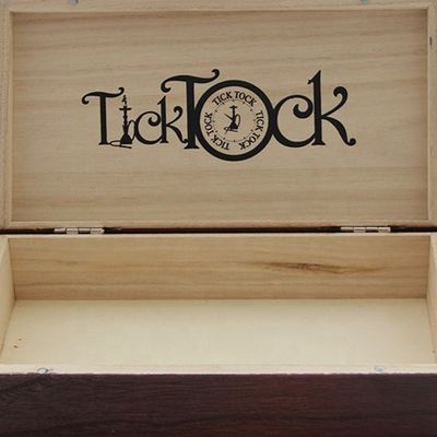 Logotipo y color personalizables Casilla de cigarrillos de madera con acabado barnizado