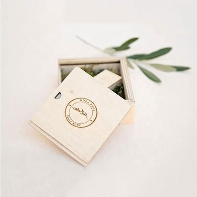Caja de embalaje de madera de talla cuadrada pequeña con tapa deslizante diseño ecológico y elegante