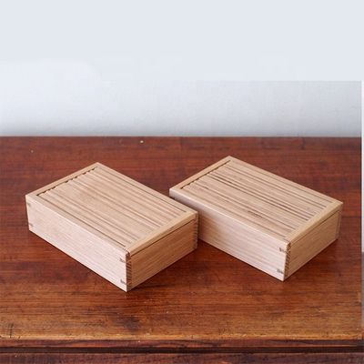 Caja de tapa deslizante de madera de color personalizable para tarjetas de visita en orden personalizado de color plano