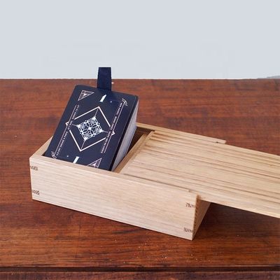 Caja de tapa deslizante de madera de color personalizable para tarjetas de visita en orden personalizado de color plano