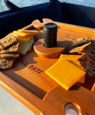 Logotipo personalizado soporte de vino bandeja de servicio de alimentos con tipo de pie botella de vino Caddy