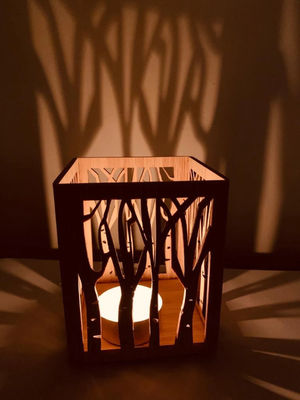 Linterna de vela de color claro de madera para soportes de luz de té hechos a mano en diseño de corte por láser
