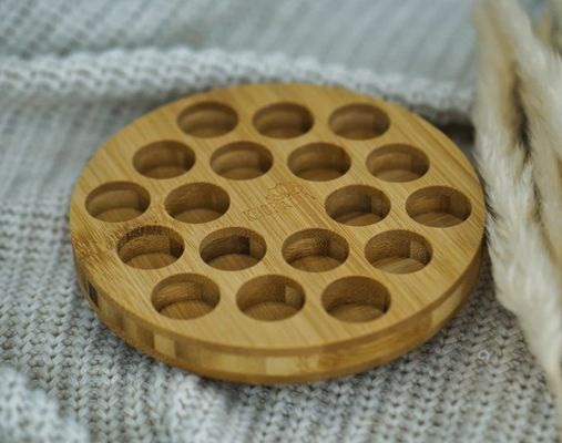 Estante de madera funcional para almacenar de manera eficiente botellas de aceite en forma de círculo