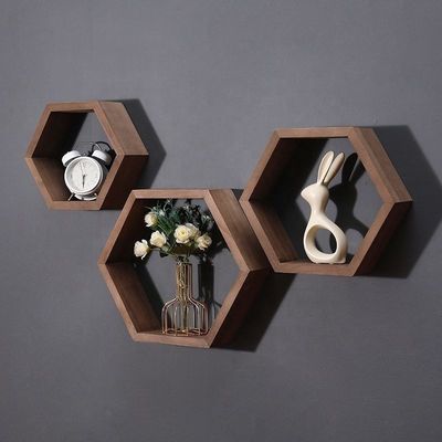 Estantes de pared de madera de forma hexagonal geométrica para el organizador de oficinas de estilo moderno simple