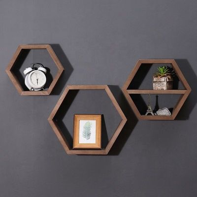 Estantes de pared de madera de forma hexagonal geométrica para el organizador de oficinas de estilo moderno simple