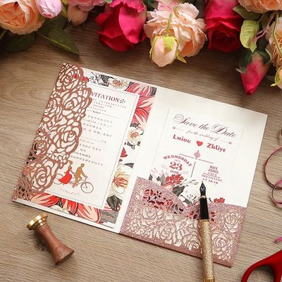 Europa Invitaciones de bodas de bolsillo de rosa hueca cortada con láser con sobres y tarjetas RSVP