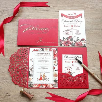 Europa Invitaciones de bodas de bolsillo de rosa hueca cortada con láser con sobres y tarjetas RSVP