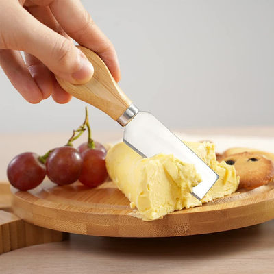 Tablero de queso de bambú con logotipo personalizado y 4 cuchillos de corte de acero inoxidable de tamaño personalizado