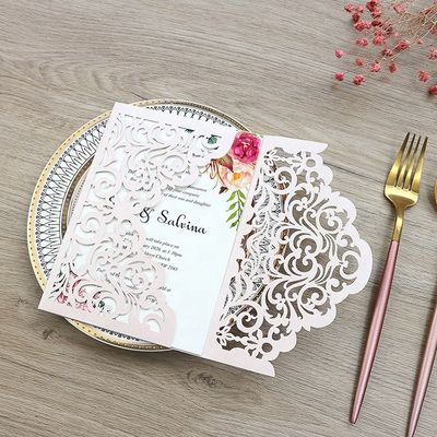 Impresionante tarjeta de invitación de bodas cortada con láser para la fiesta Europa