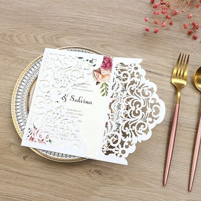 Impresionante tarjeta de invitación de bodas cortada con láser para la fiesta Europa