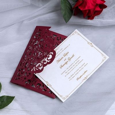 Impresionante tarjeta de invitación de bodas cortada con láser para la fiesta Europa