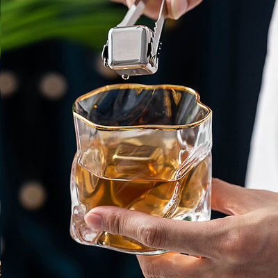 Taza de cristal de vidrio de whisky con líneas retorcidas Logotipo personalizado y opciones multicolores