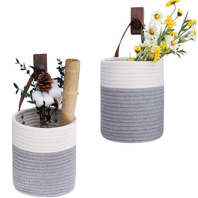 Cesta de cuerda de algodón pequeño colgado en la pared con cestas de almacenamiento de cuero en color personalizado