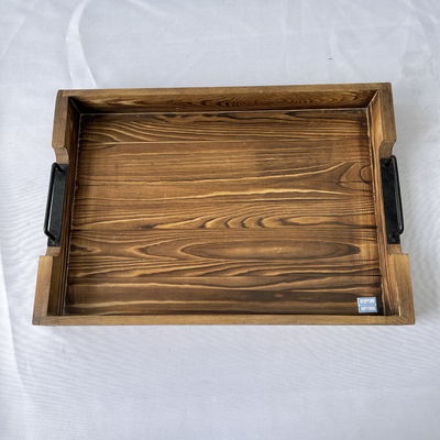 Diseños personalizados aceptados bandeja rústica rectangular de madera con asas metálicas