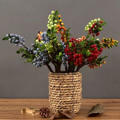 Frutos de la baya de Navidad Plantas artificiales Frutos rojos y azules para todos los festivales
