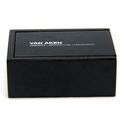 Caja de embalaje de dados medianos de madera negra personalizada para 9x6.7x3.8cm Caja de tazas de dados