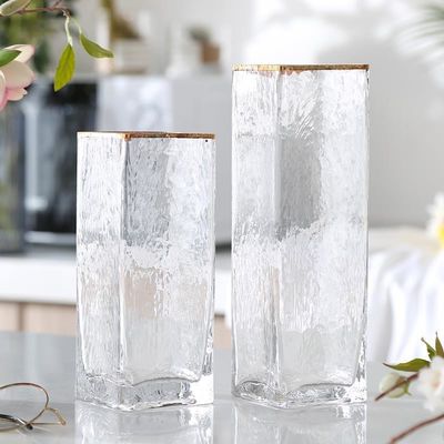 Vaso de vidrio de 3 pies de altura, imprescindible para decorar y regalar en la mesa