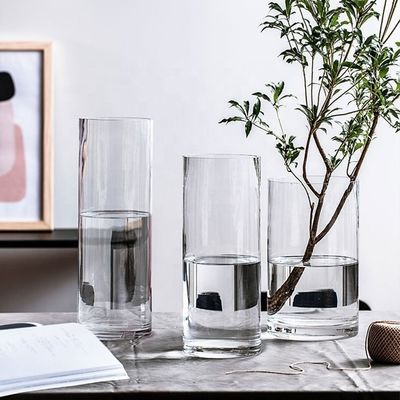 Vaso de vidrio transparente con cilindro estilo de diseño minimalista perfecto para piezas centrales de la boda