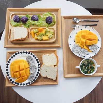 Delicada bandeja de madera nórdica, respetuosa con el medio ambiente y personalizable con impresión con grabado láser