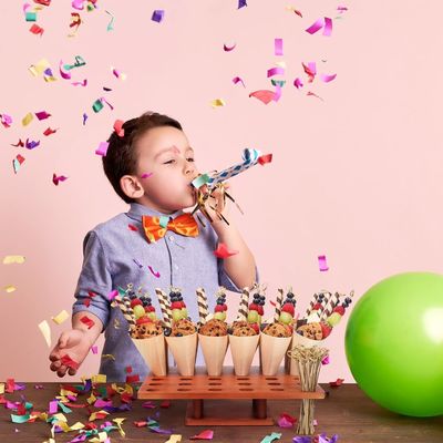 Estante de cone de helado de madera de color simple para camiones de comida o eventos de catering