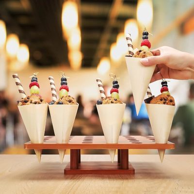 Estante de cone de helado de madera de color simple para camiones de comida o eventos de catering