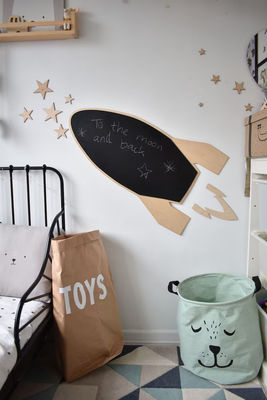 All-Season Toddler Montessori Rocket Tabla de tiza de madera con estrellas en diseño moderno
