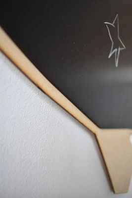 All-Season Toddler Montessori Rocket Tabla de tiza de madera con estrellas en diseño moderno