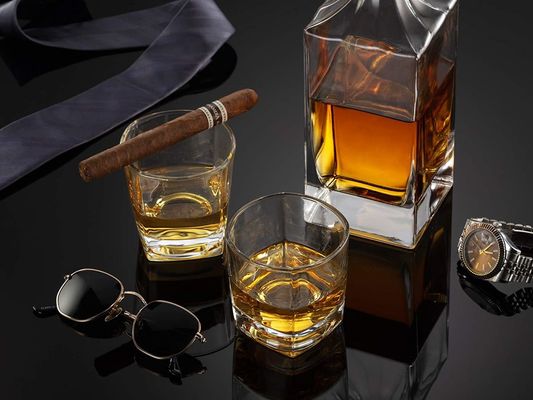 Decantador de whisky personalizado con soporte de madera y piedras de enfriamiento para celebraciones de fiesta