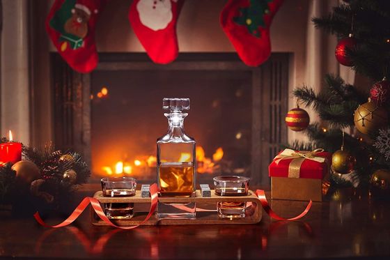 Decantador de whisky personalizado con soporte de madera y piedras de enfriamiento para celebraciones de fiesta