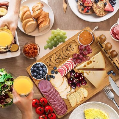 Cuchillos de queso de acero inoxidable Conjunto de tablero de queso de bambú para charcutería y servir