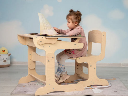 Montessori Muebles de estudio para niños Conjunto de tamaño personalizado Escritorio y silla de madera con mesa de tiza