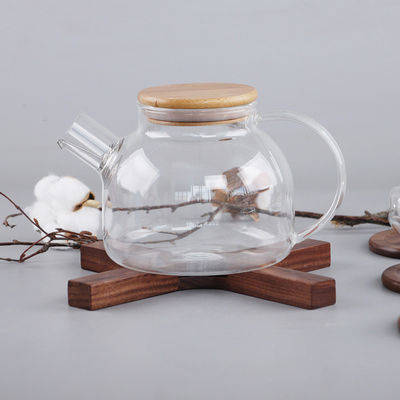 Madera de color claro, haya y nuez, cruz de forma X, alfombra de maceta para utensilios de cocina.