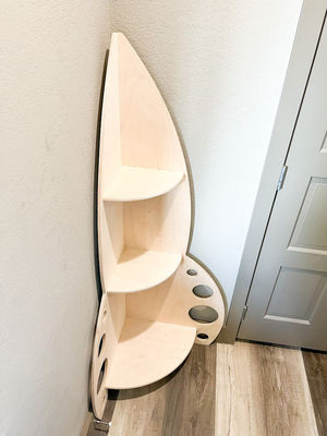 Estante de libros de madera Impresión con láser grabado Montessori Estante de juguetes para el cuarto de los niños Almacén