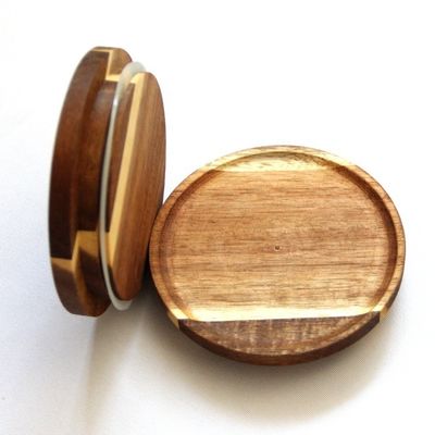 Envases de velas de vidrio con tapa de madera de acacia certificada FSC para su fácil apertura y certificado FSC