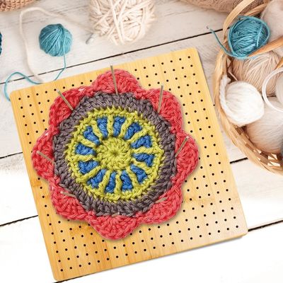 Tejido de bloqueo de tejido de punto artesanal Tabla de bambú con perchas Mini caja de madera Almacenamiento de píldoras