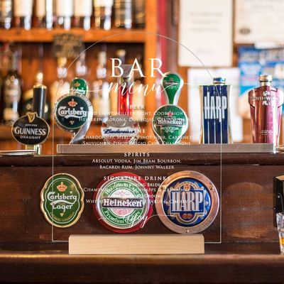 Como su petición Acrílico lista de bebidas de la barra de bodas de la señal con soporte de madera personalizado
