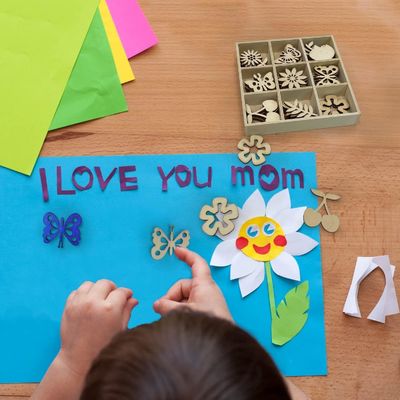 Embellecimientos de madera cortados con láser trozos en blanco tema de flores para la decoración de la naturaleza 45pcs