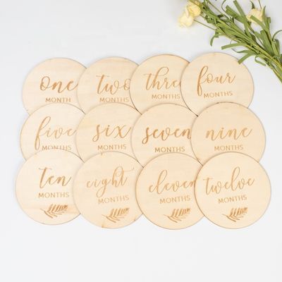 Tamaño personalizado de madera contrachapada para bebés Tarjetas de hito mensual Ideal para el anuncio del nacimiento del recién nacido